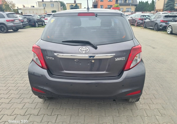 Toyota Yaris cena 11500 przebieg: 47000, rok produkcji 2013 z Pleszew małe 121